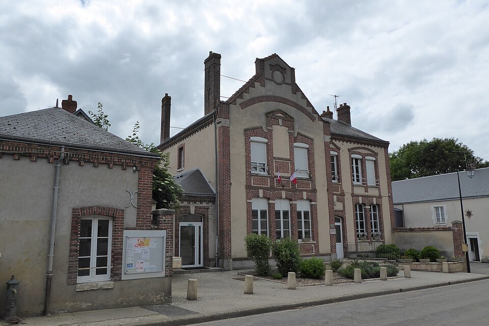 Mairie — école Lumeau Eure — et — Loir France