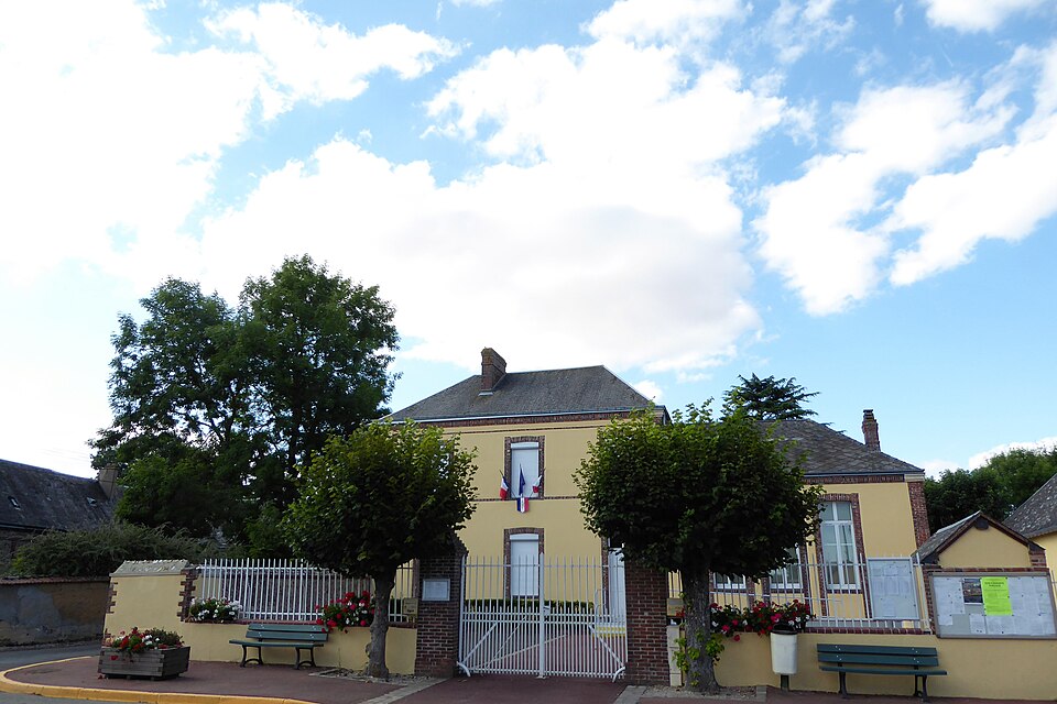 Marchéville mairie Eure — et — Loir France