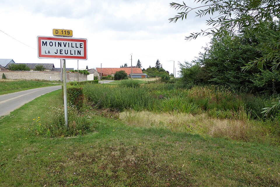 Moinville — la — Jeulin entrée village Eure — et — Loir France