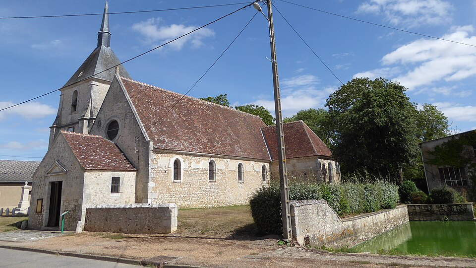 Monument aux morts église Saint — Claude mare Montboissier Eure — et — Loir France