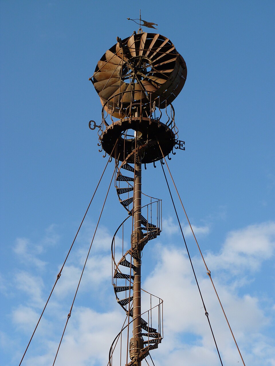 Nogent — Le — Phaye Eolienne avec son escalier