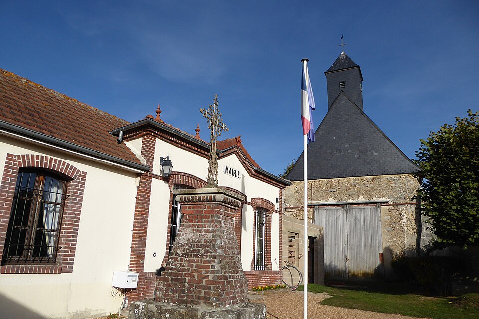 Les Pinthières mairie église Saint — Martin Eure — et — Loir France