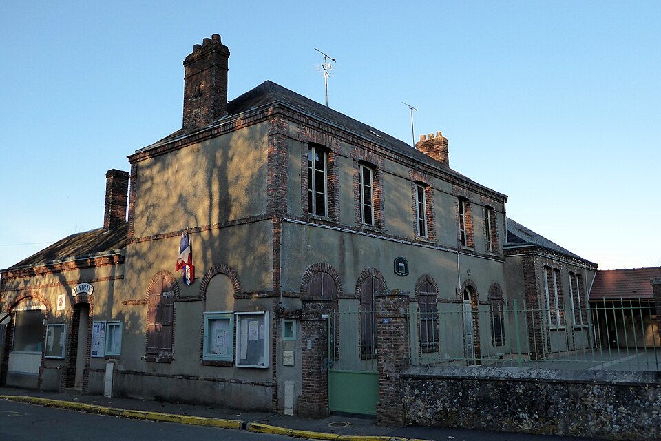 Mairie — école Poisvilliers Eure — et — Loir France