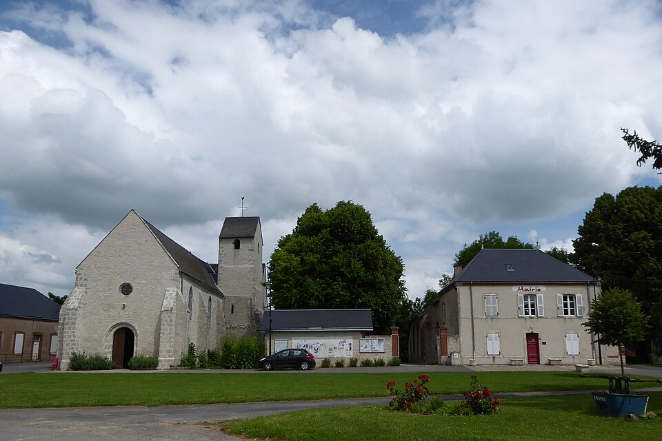 Mairie église Notre — Dame Poupry Eure — et — Loir France