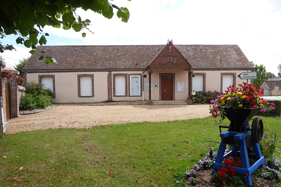Saint — Aubin — des — Bois mairie Eure — et — Loir France