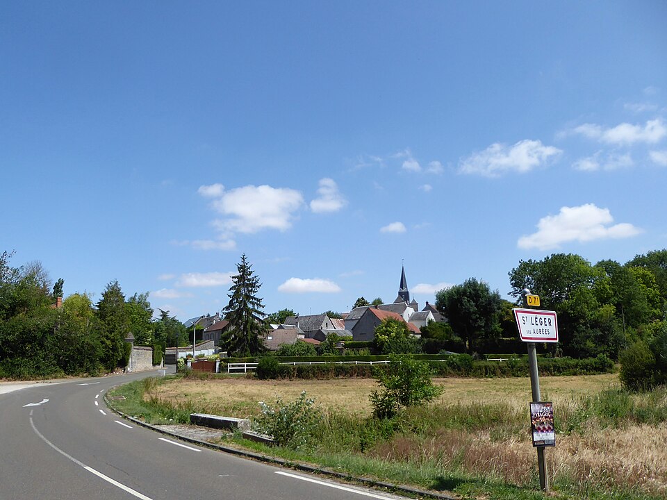 Entrée Saint — Léger — des — Aubées par la D7.1 Eure — et — Loir France