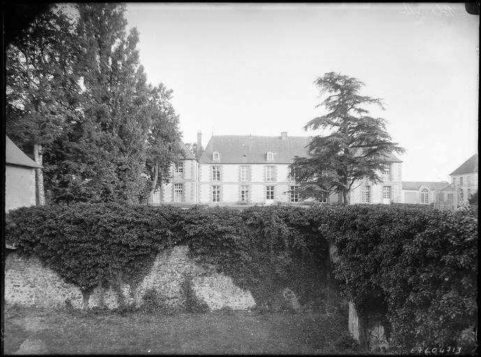 Saint — Luperce Château de Blanville Eure — et — Loir France