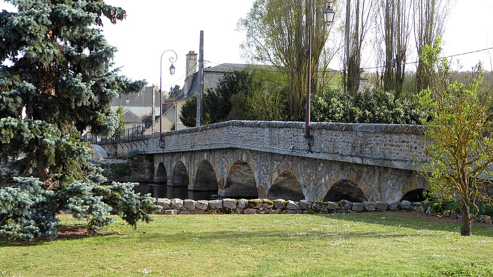 "Le vieux pont construit sous François 1e" Saint — Rémy — sur — Avre Eure — et — Loir France