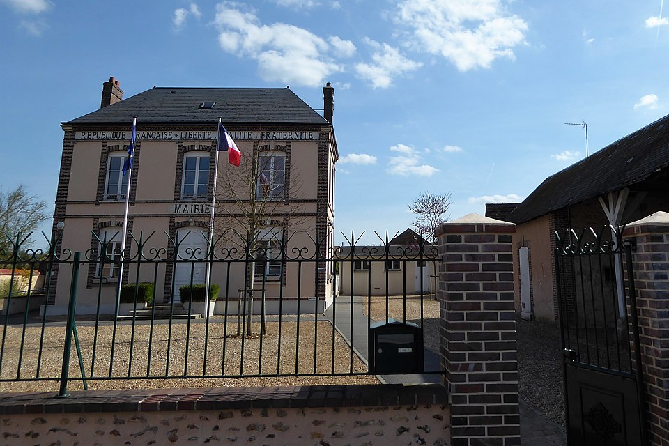 Saussay mairie Eure — et — Loir France