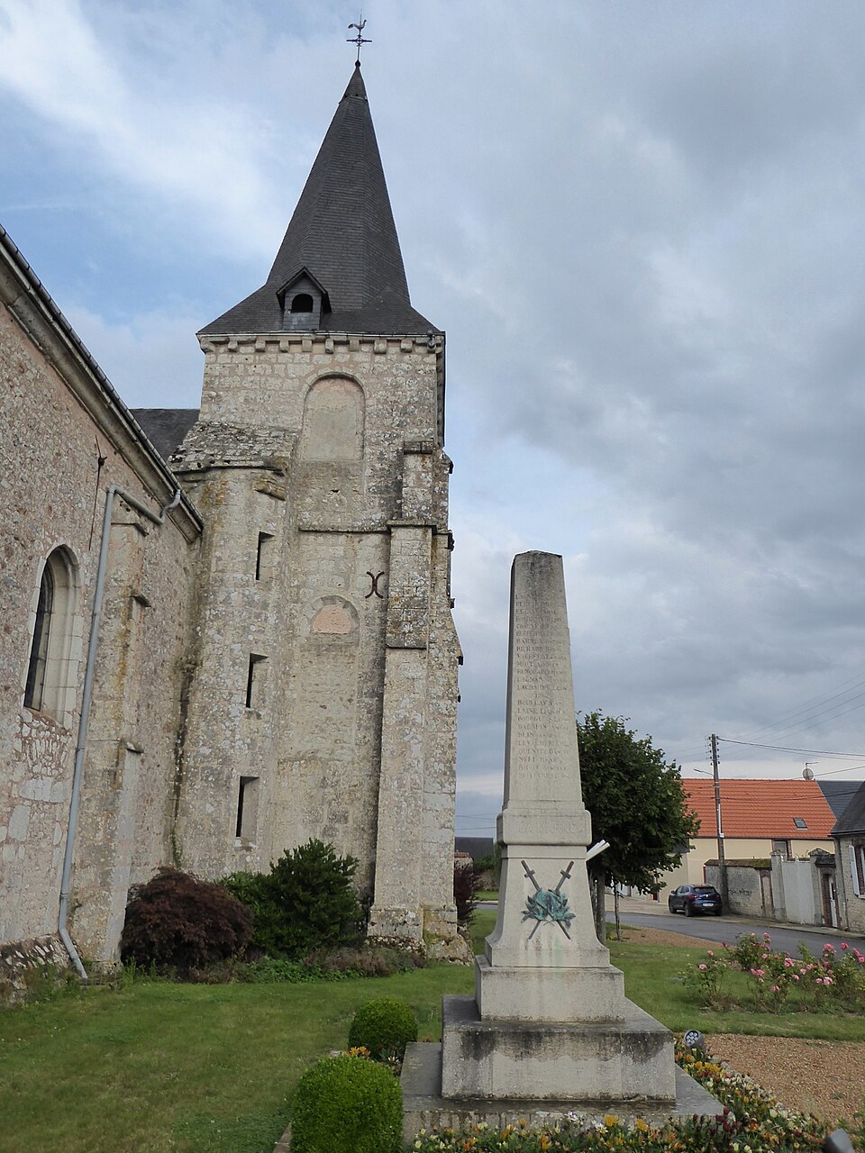 Theuville monument aux morts église Saint — Barthélémy Eure — et — Loir France