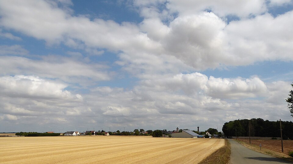 Trancrainville entrée en partant de Guilleville, Eure — et — Loir, France