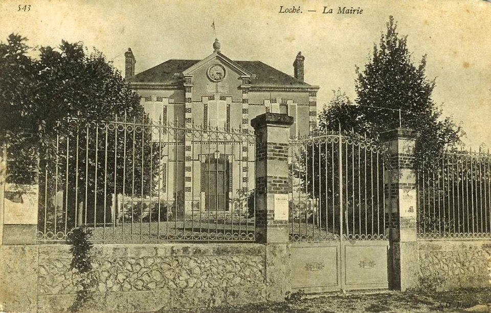 La Mairie Loché Ver — lès — Chartres Eure — et — Loir (France)
