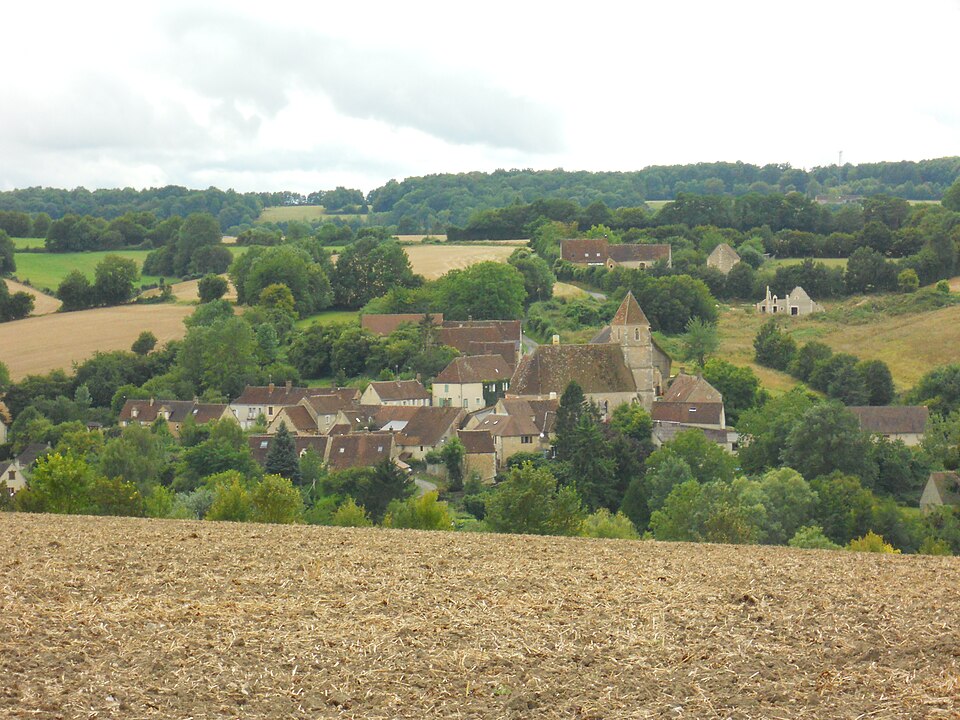 Vichères et son église Notre — Dame