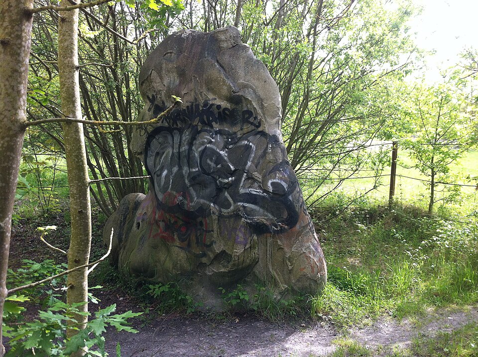Menhir de Chantecoq 02