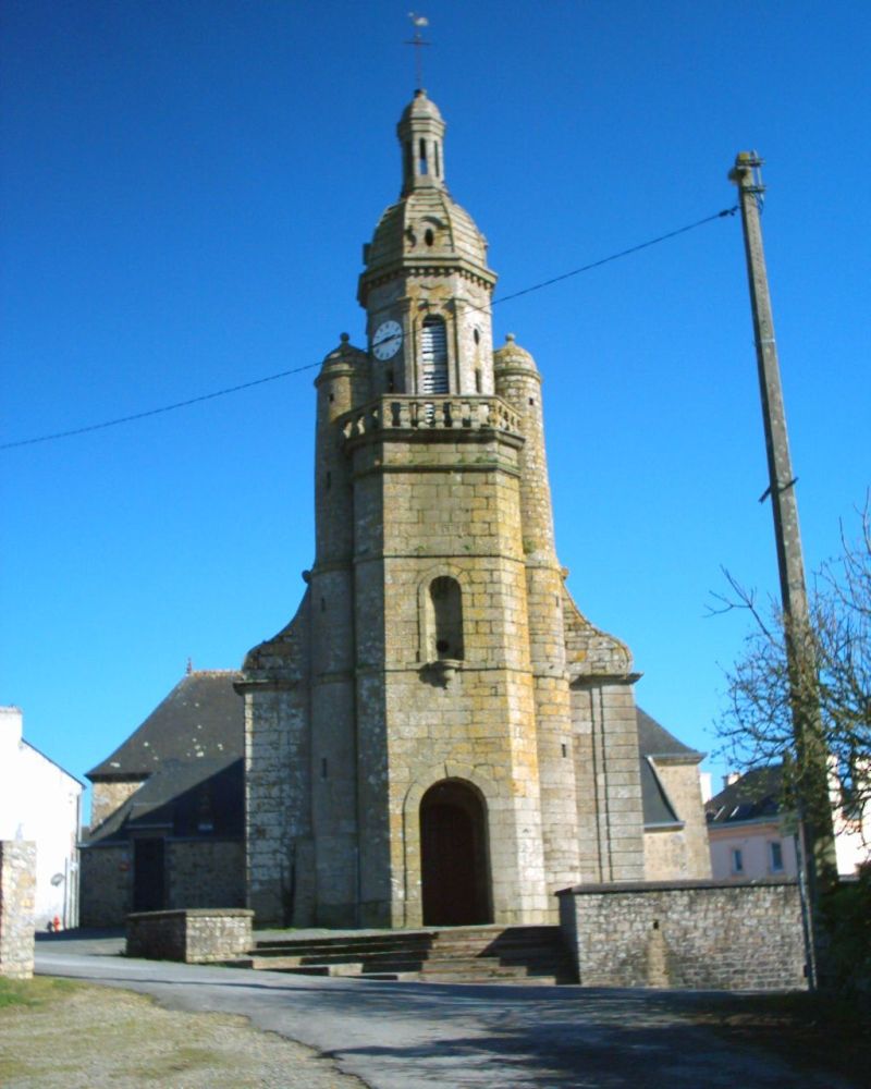Église paroissiale Saint — Pierre — aux — Liens à Arzano (29)
