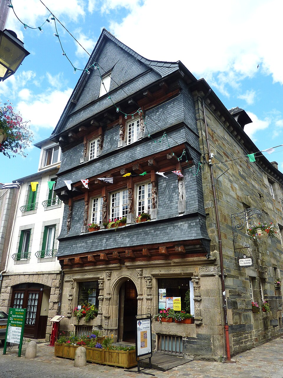 Carhaix 22 Maison ancienne devenue syndicat d'initiative