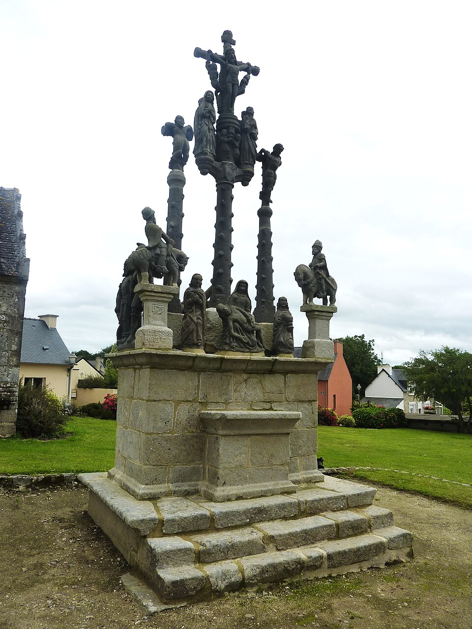 Cléden — Poher 25 Le calvaire de 1575 vue d'ensemble