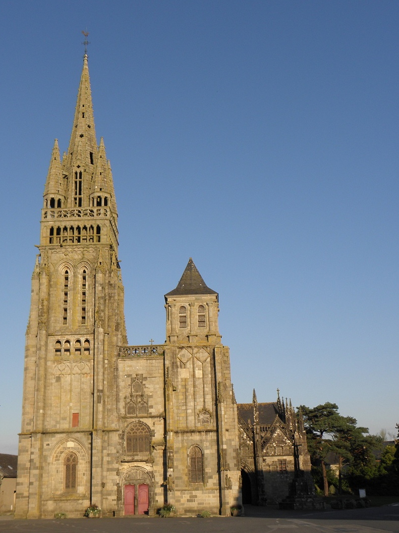 Le Folgoët (29) Basilique 01