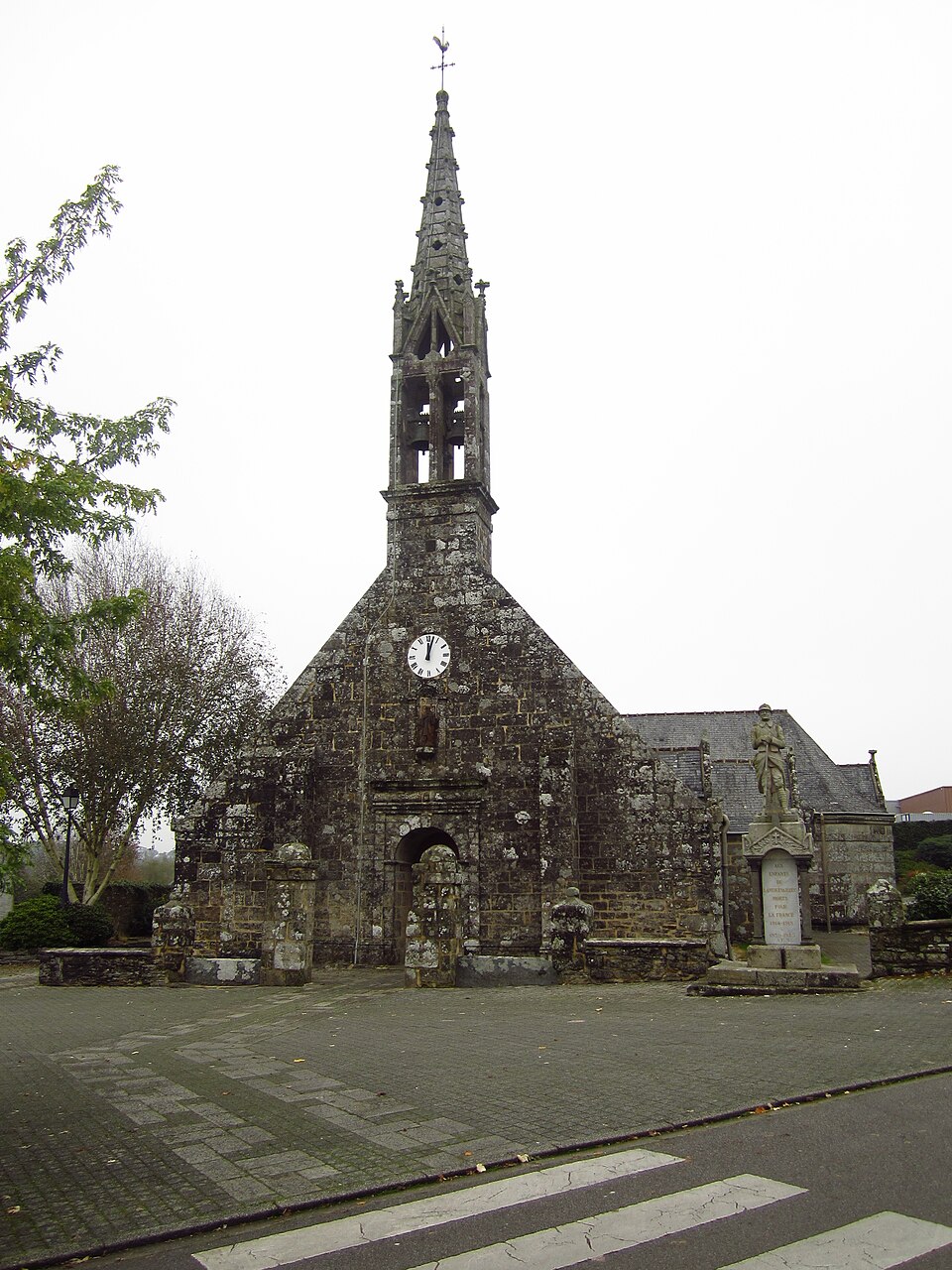 Église Saint — Guénolé à Landrévarzec, Finistère 03