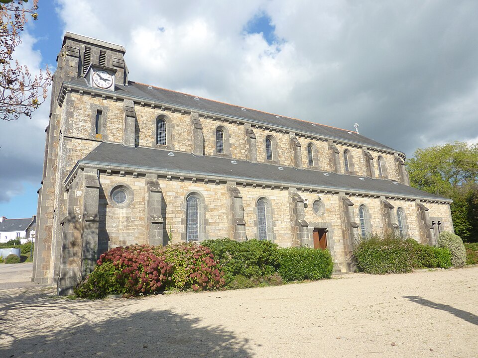004 Loperhet L'église paroissiale vue de côté