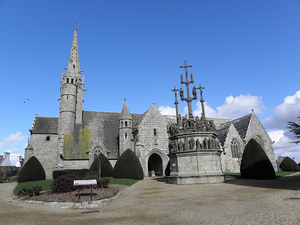 Plougonven (29) Enclos paroissial 01