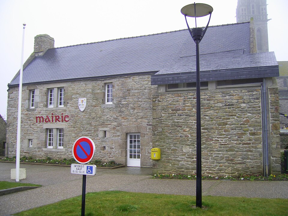Mairie de Plourin (France, Finistère)