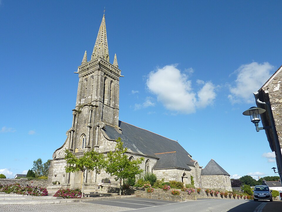 04 Poullaouen église paroissiale Saint — Pierre et Saint — Paul