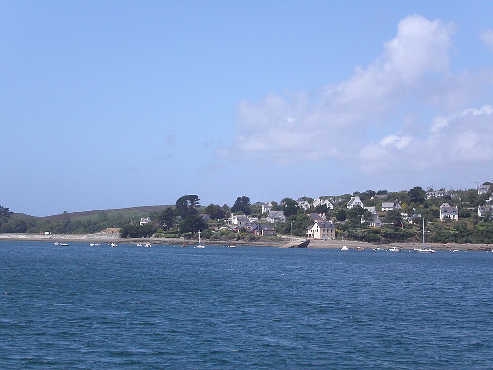 Rade de Brest. Roscanvel vu du bateau