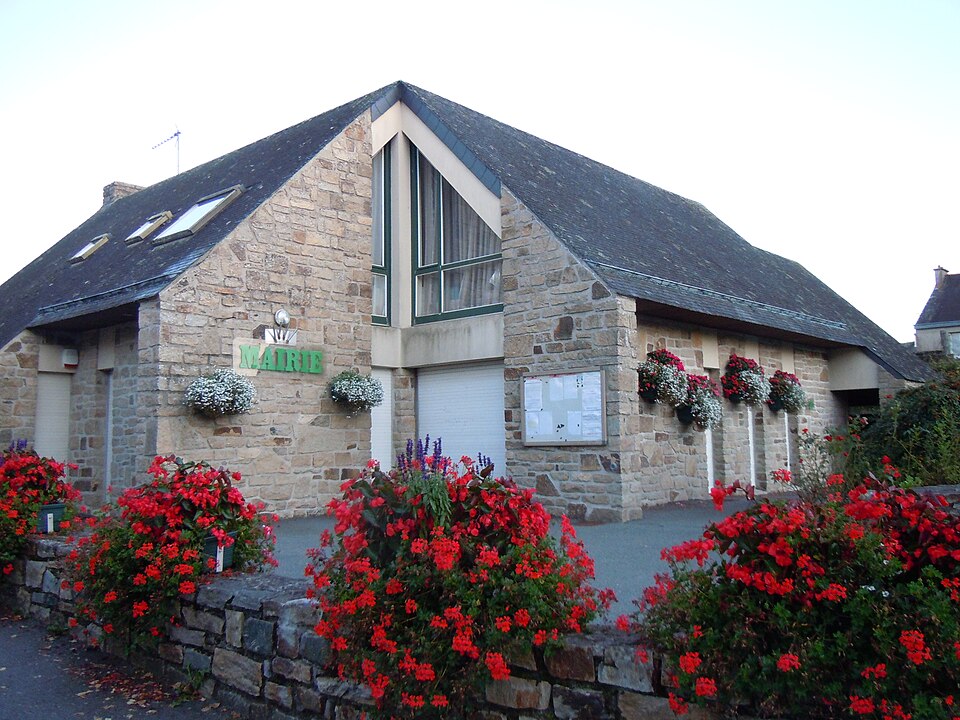 Saint — Thurien mairie