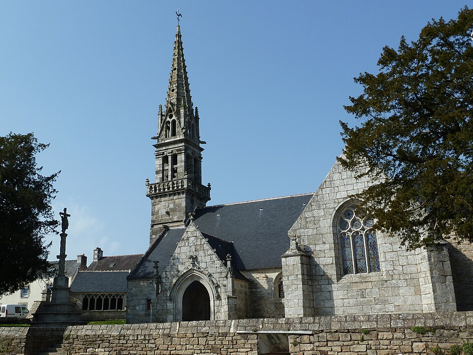 P1000726 — Saint — Yvi — Eglise