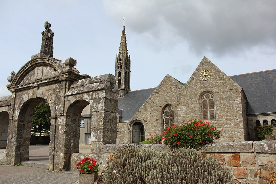 Telgruc Eglise et arc de triomphe 02