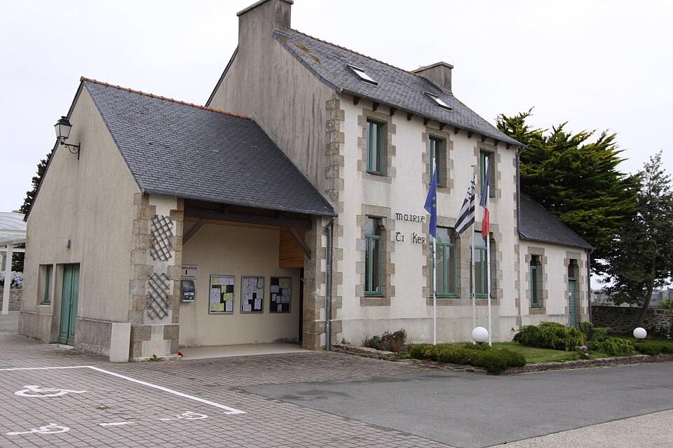 13 Mairie Tréglonou