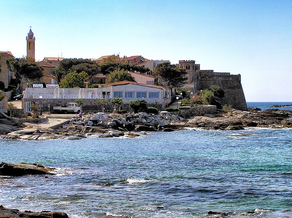 Algajola — Village