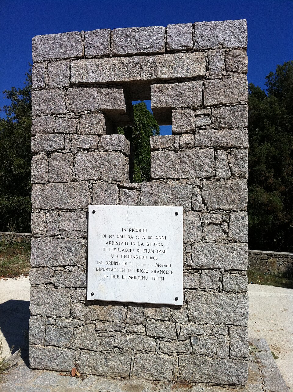Monument entrée village d' Isolaccio di Fiumorbo