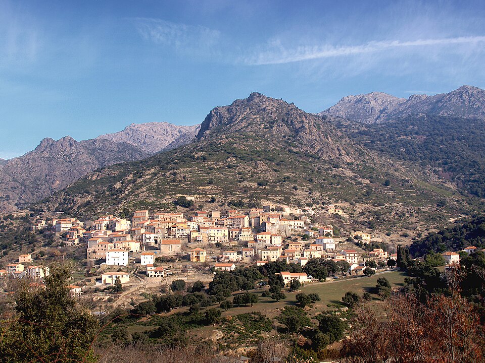 Pietralba — village
