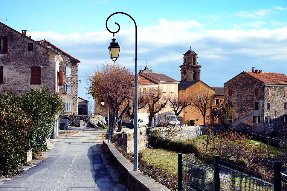 Pietraserena entrée du village depuis Piedicorte