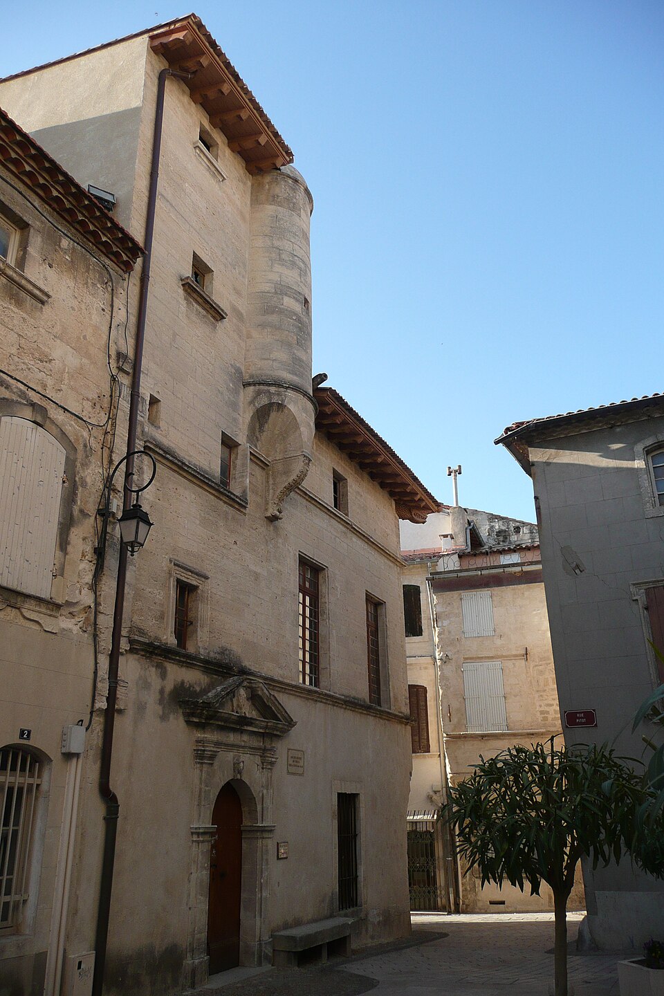 Ancien hôtel de ville 13 à 17 ème siècle en Aramon