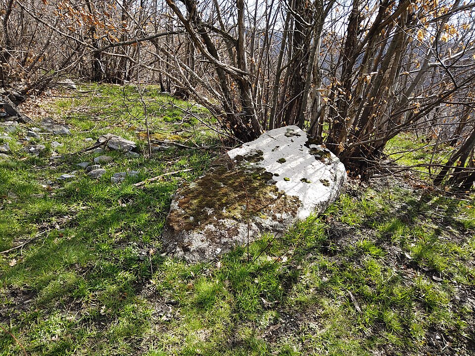 Menhir de Troulhas (2)