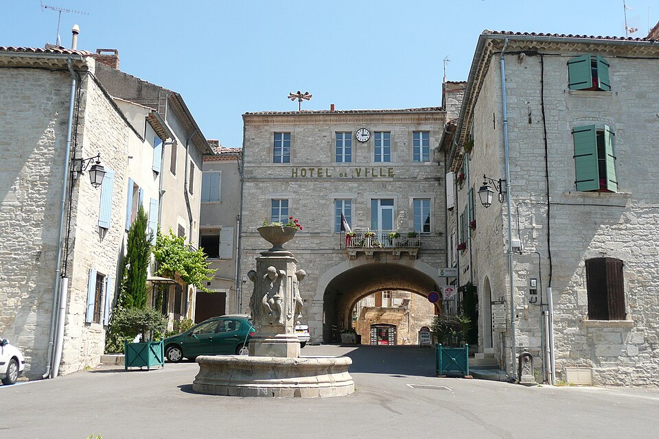Hôtel de ville à Barjac (Gard)
