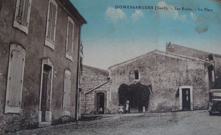 Domessargues place de l'ecole