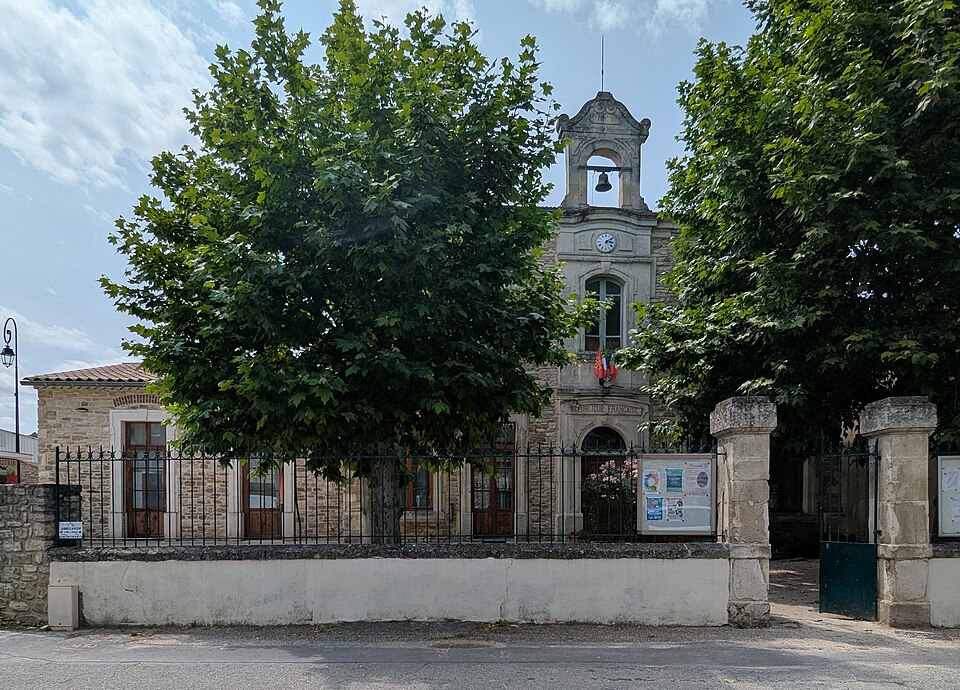 Saint — Hippolyte — de — Caton — Place du Commandant Espérandieu — Mairie (cropped)