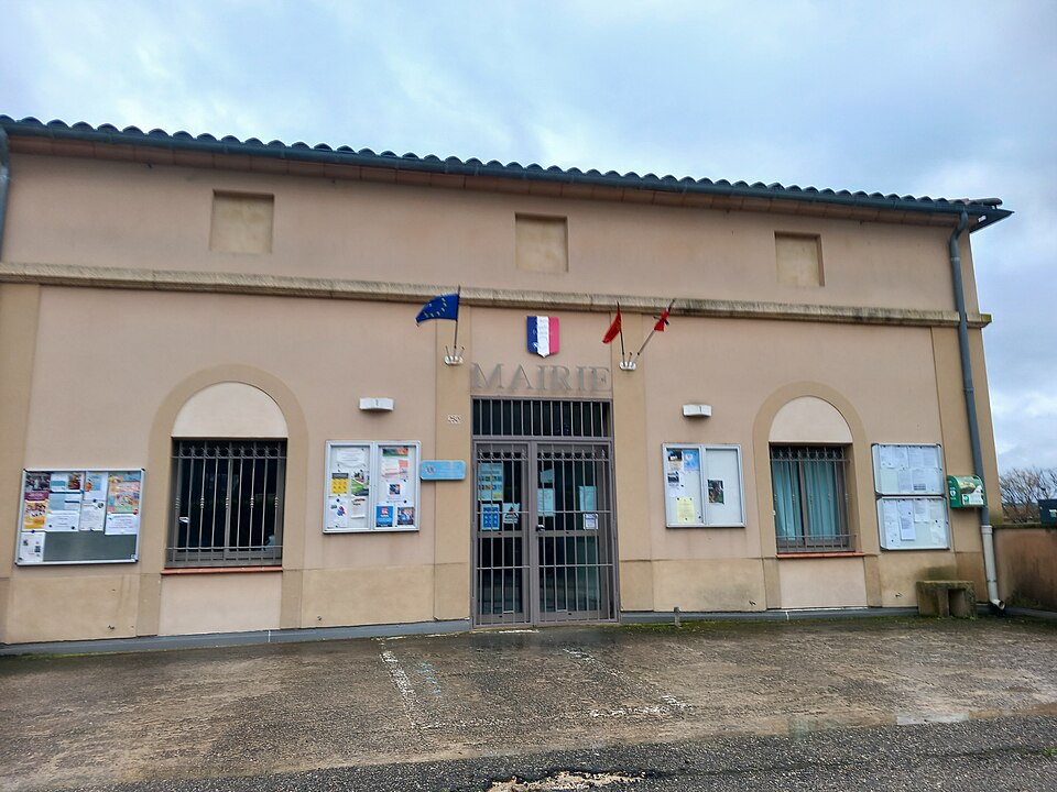 Mairie de Saint — Hippolyte — de — Montaigu