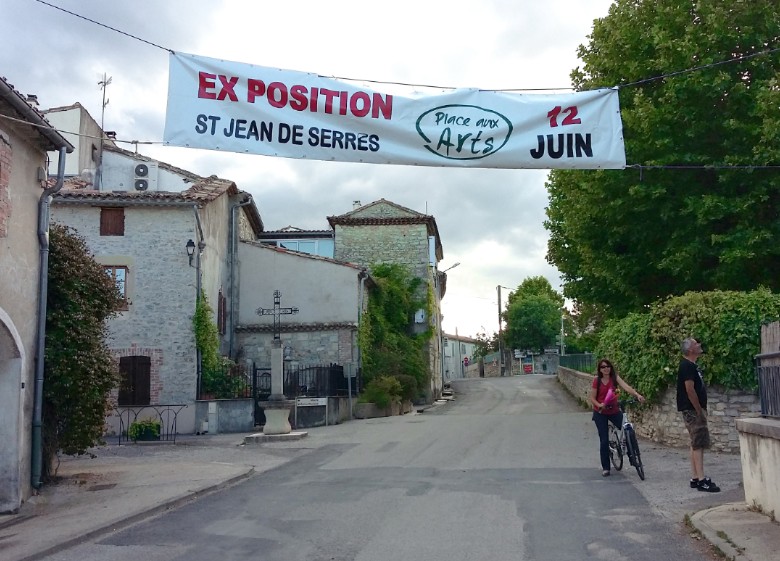 Banderole de place aux arts