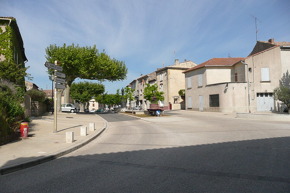 Place à Saint — Paulet — de — Caisson