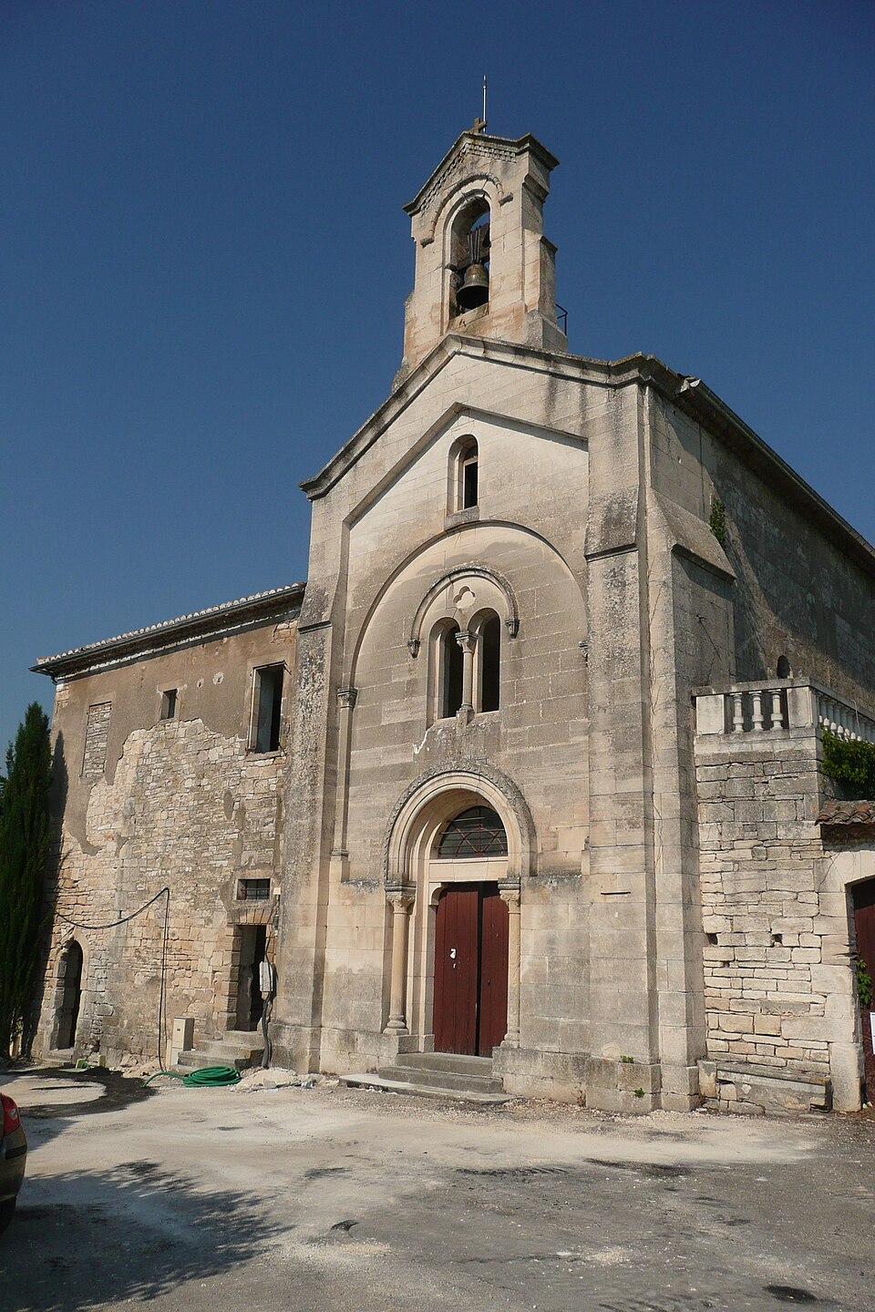 Eglise à Saint — Privat — de — Champclos 2