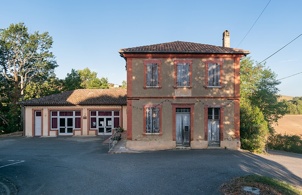 Town hall of Ambax (3)