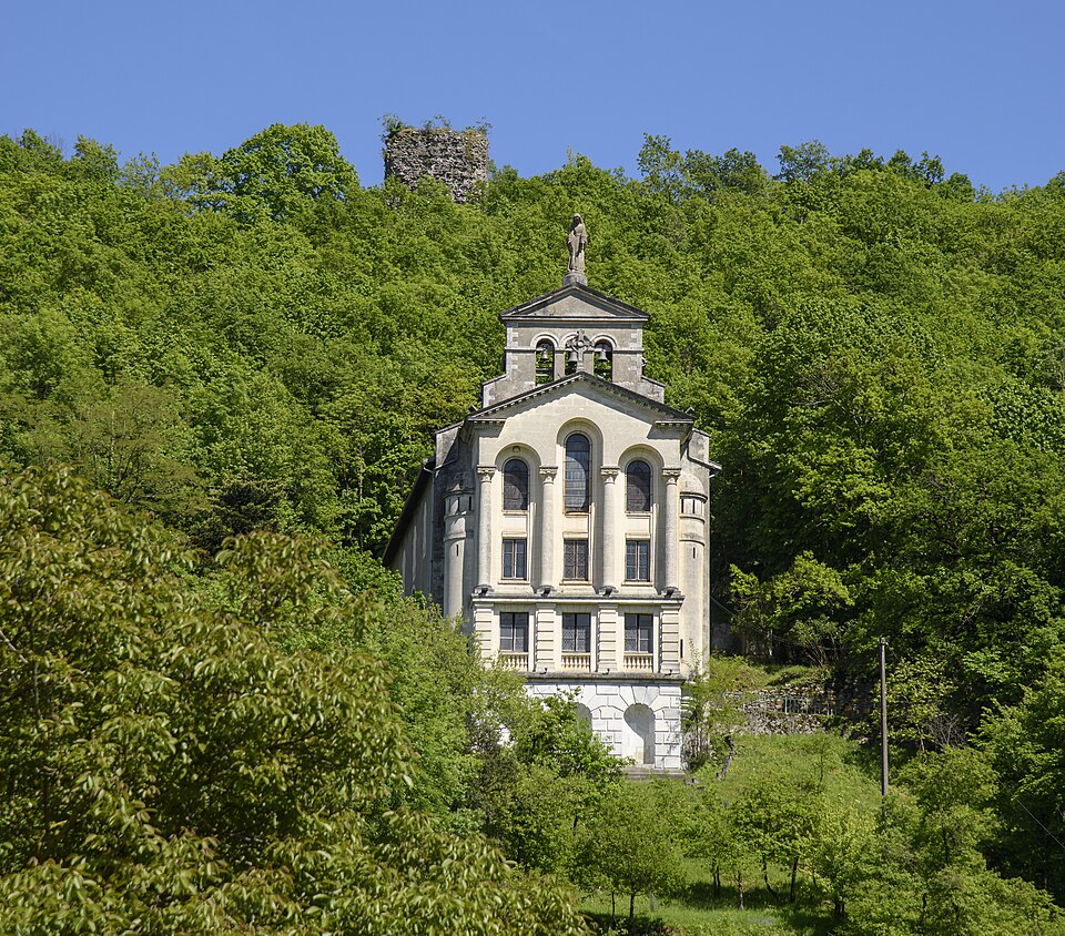 Aspet — Chapelle de Miègecoste et la tour du Chucaou