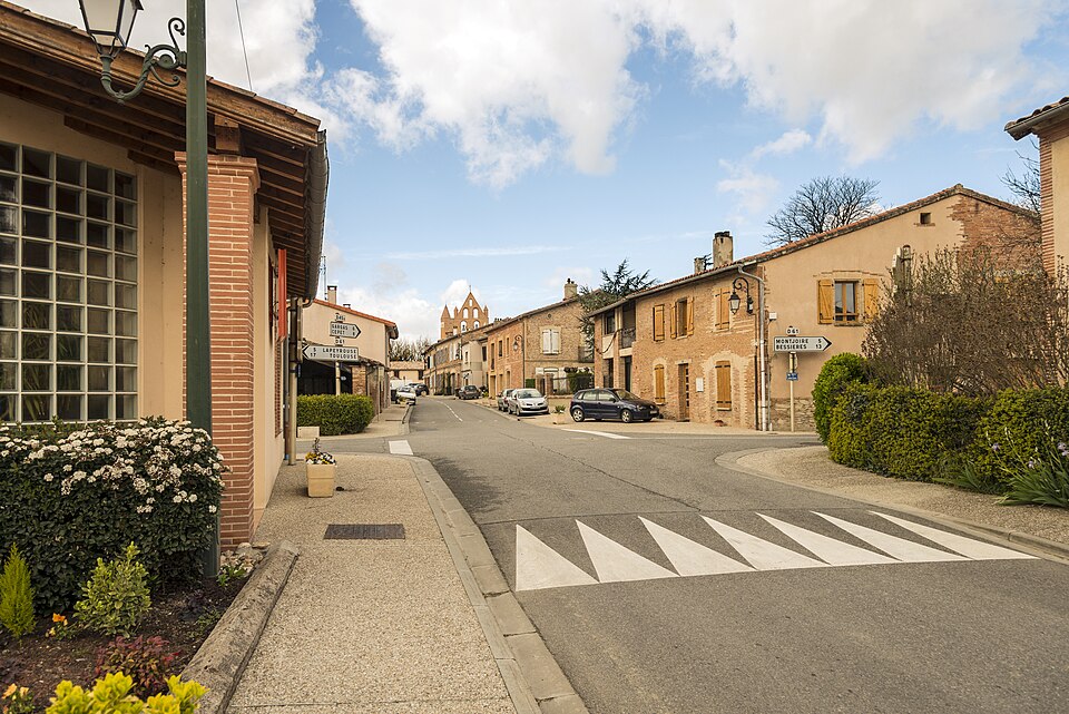 Bazus — la route de Montastruc