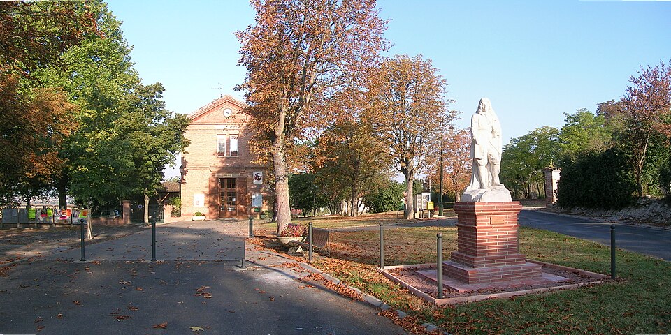 Place de la Mairie Bonrepos — Riquet