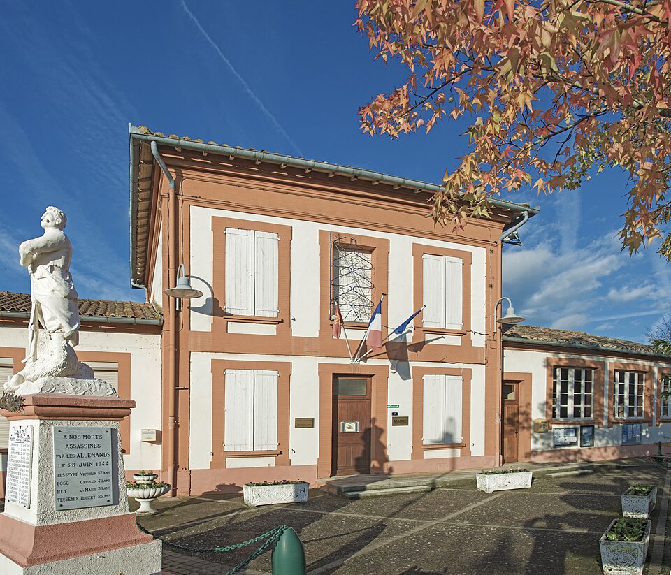 Le Born — La Mairie